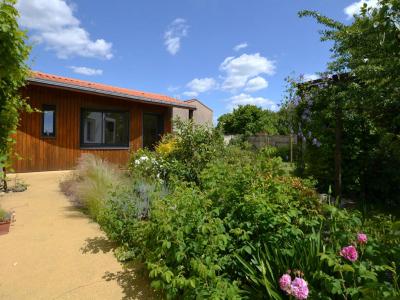 For sale Lucon 7 rooms 188 m2 Vendee (85400) photo 3