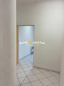 Louer Commerce 23 m2 Roquevaire
