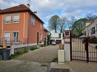 For rent Massy 1 room 107 m2 Essonne (91300) photo 0