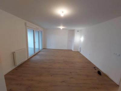For rent Bordeaux 3 rooms 65 m2 Gironde (33300) photo 0
