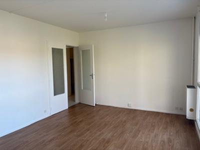 Louer Appartement 77 m2 Chatre