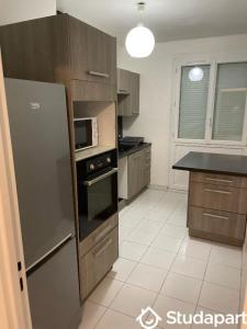 For rent Mantes-la-ville 1 room 24 m2 Yvelines (78200) photo 1