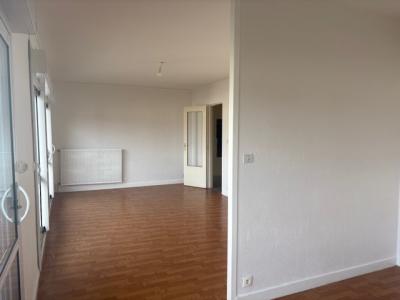Louer Appartement 81 m2 Chatre