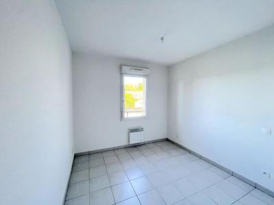 Louer Appartement Saint-quentin-de-baron 590 euros