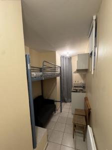 For rent Sainte-genevieve-des-bois 1 room 10 m2 Essonne (91700) photo 0