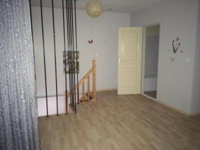 Louer Appartement Saint-trivier-de-courtes 425 euros