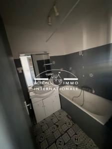 For sale Saint-martin-de-crau 4 rooms 78 m2 Bouches du Rhone (13310) photo 4