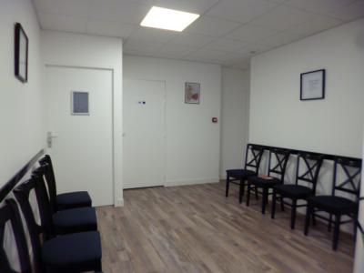 Louer Commerce 13 m2 Courdimanche