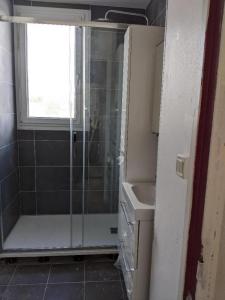 For rent Pessac 1 room 10 m2 Gironde (33600) photo 2