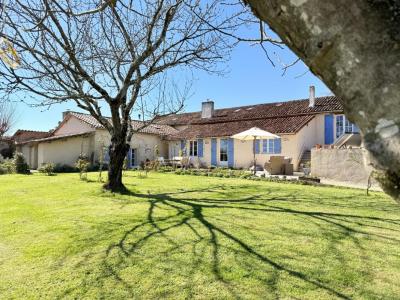 For sale Aubeterre-sur-dronne 8 rooms 251 m2 Charente (16390) photo 0