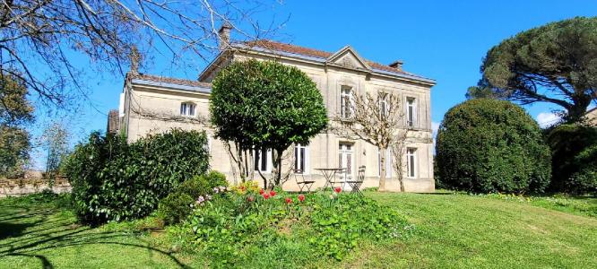 For sale 11 rooms 408 m2 Gironde (33710) photo 0