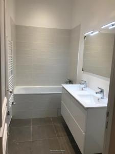 Louer Appartement Lyon-6eme-arrondissement 2467 euros