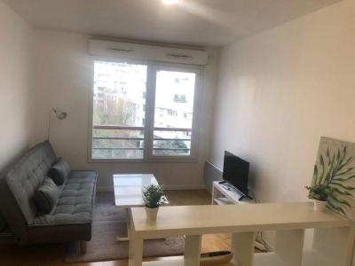 Louer Appartement Courbevoie 1004 euros