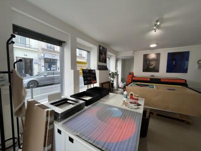 Louer Local commercial 126 m2 Paris-17eme-arrondissement