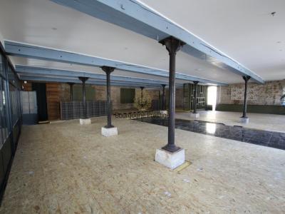 Louer Local commercial 975 m2 Tournus