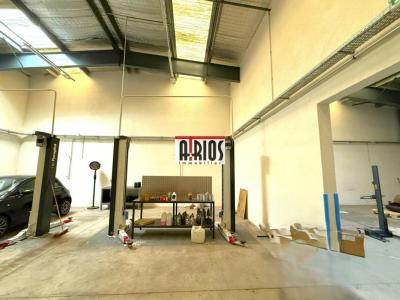 Louer Commerce 640 m2 Garde