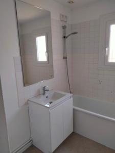 For rent Chappes 4 rooms 79 m2 Allier (03390) photo 1