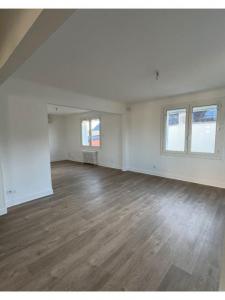 For sale Sable-sur-sarthe 5 rooms 115 m2 Sarthe (72300) photo 2