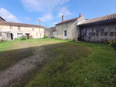 For sale 6 rooms 100 m2 Charente maritime (17400) photo 0