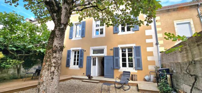 For sale Perigueux 9 rooms 180 m2 Dordogne (24000) photo 0