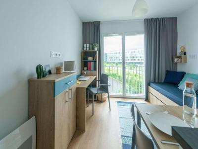 For rent Rochelle 1 room 19 m2 Charente maritime (17000) photo 3