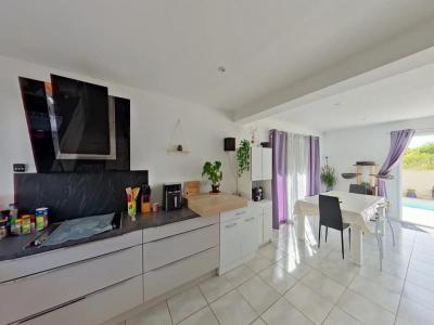 For sale Milhaud 4 rooms 95 m2 Gard (30540) photo 3