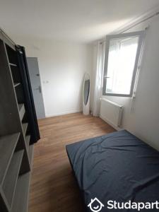 For rent Villenave-d'ornon 1 room 11 m2 Gironde (33140) photo 1