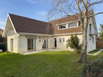 For sale Pau 8 rooms 211 m2 Pyrenees atlantiques (64000) photo 0