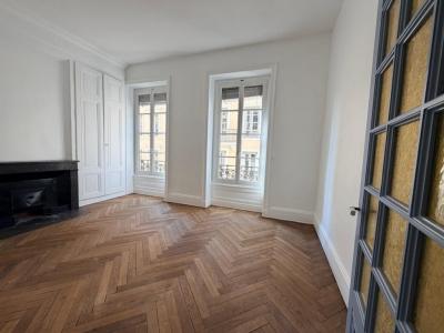 Louer Appartement 70 m2 Lyon-7eme-arrondissement