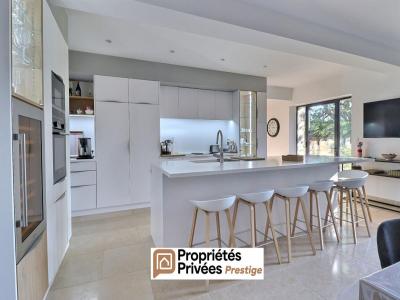 Acheter Prestige Uzes 2180000 euros