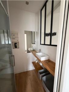 For rent Neuilly-sur-seine 1 room 20 m2 Hauts de Seine (92200) photo 0