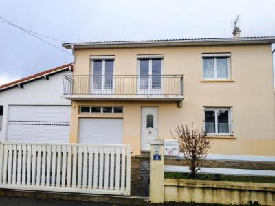 For sale Bressuire 4 rooms 102 m2 Deux sevres (79300) photo 0