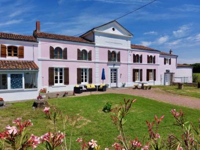 For sale Saint-jean-d'angely 9 rooms 320 m2 Charente maritime (17400) photo 0