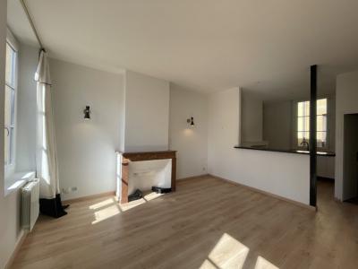 For rent Lyon-6eme-arrondissement 2 rooms 51 m2 Rhone (69006) photo 1