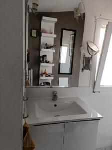 For rent Bordeaux 2 rooms 38 m2 Gironde (33100) photo 2