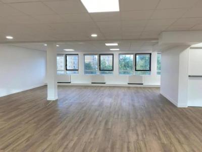 Louer Bureau Issy-les-moulineaux 125424 euros