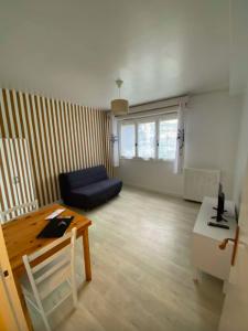 For rent Plessis-robinson 1 room 24 m2 Hauts de Seine (92350) photo 1