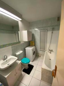 For rent Plessis-robinson 1 room 24 m2 Hauts de Seine (92350) photo 2