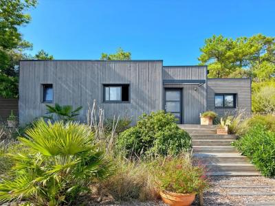 For sale Saint-jean-de-monts 5 rooms 160 m2 Vendee (85160) photo 0