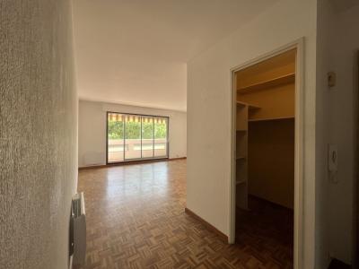 Louer Appartement  Bouches du Rhone