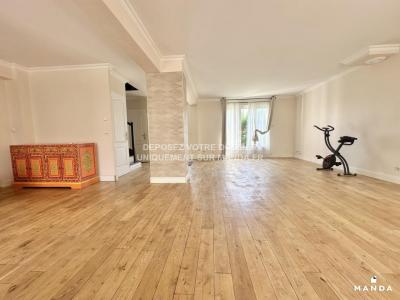 Louer Appartement Thiais 2390 euros