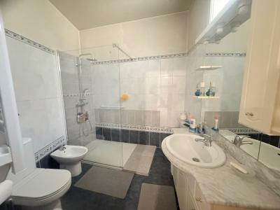 For sale PROCHE COMMERCES 7 rooms 247 m2 Herault (34220) photo 3