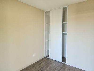Louer Appartement  1037 euros