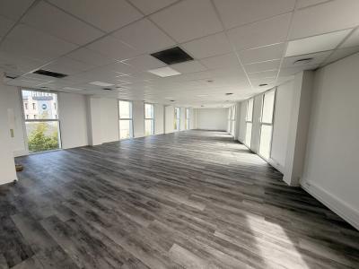 Louer Bureau Eysines 23004 euros