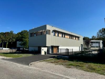 Louer Commerce 600 m2 Gradignan