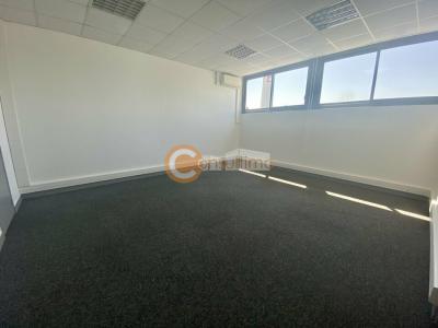 For rent Artigues-pres-bordeaux 251 m2 Gironde (33370) photo 3