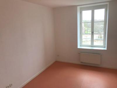 Louer Appartement Chapelle-d'angillon 366 euros