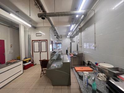 Louer Commerce 97 m2 Fort-de-france