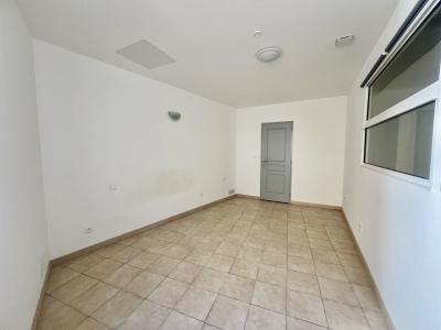 Louer Appartement  733 euros