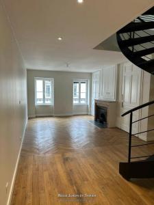 For rent Lyon-2eme-arrondissement 4 rooms 128 m2 Rhone (69002) photo 2